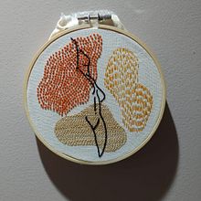 Meu projeto do curso: Criação de retratos bordados com aquarela. Painting, Watercolor Painting, Embroider, and Textile Design project by Dammyres Barboza - 02.17.2022