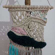 Mi Proyecto del curso: Macraweave: combina macramé con técnicas de telar. Un proyecto de Diseño de complementos, Diseño de interiores, Decoración de interiores, Tejido, Macramé, Telar y Diseño textil de nareyu_007 - 20.02.2022