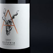SYRAH. Un proyecto de Diseño, Ilustración tradicional, Br, ing e Identidad, Packaging y Fotografía de Botánico - 23.02.2022