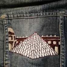 Meu projeto do curso: Upcycling com bordado. Fashion Design, Embroider, Sewing, DIY, Upc, cling, and Textile Design project by Lara Silva - 02.22.2022