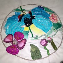 Ave del paraíso macho que busca aparearse . Broderie și Design textil de Tania Tenor - 03.12.2022