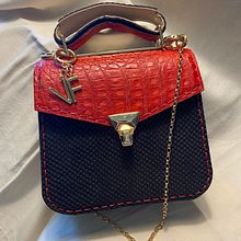 Meu projeto do curso: Design profissional de bolsas de couro. Een project van  Ontwerp, Ontwerp van accessoires, Craft,  Modeontwerp y Naaiwerk van Dani Luce Flô | Vermelho Flô - 29.01.2022