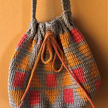 Meu projeto do curso: Introdução ao tapestry. Un projet de Création d'accessoires, Création de motifs, Art textile, Crochet , et Design textile de Vera Rodrigues - 26.02.2022