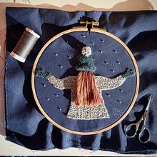Mon projet du cours : Techniques de broderie pour créer des coiffures avec du volume. Accessor, Design, Costume Design, Embroider, Color Theor, and Textile Design project by Christine Belin-Munier - 02.27.2022