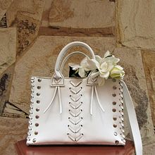 KÖNIG - Artisan leather goods. Un projet de Design , Artisanat, Conception de produits, St, lisme , et Couture de Ailin König - 01.03.2022