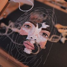 Mi Proyecto del curso: Retratos bordados sobre tul. Un proyecto de Bordado, Dibujo de Retrato y DIY de Elo (Saturno Rosa) - 02.03.2022
