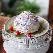Baked Alaska Cake. Film, Video, TV, Br, ing, Identit, Art Direction, Video, Web Development, Social Media, Video Editing, Filmmaking, Facebook Marketing, Growth Marketing, Food St, and ling project by myyearofevolution - 03.02.2022