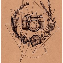 Camera tattoo sketch. Un projet de Illustration traditionnelle , et Conception de tatouage de cat_00 - 02.03.2022