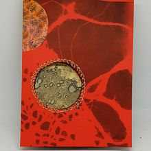 progetto di fine corso: leporello in rosso inchiostro acrilico colori calcografici e filo dorato. Leporello in avorio inchiostro acrilico collage lana. Un proyecto de Ilustración tradicional y Bellas Artes de mauro girardi - 02.03.2022