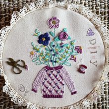 Mon projet du cours : Illustrations brodées : de l'aquarelle au fil à coudre. Accessor, Design, Costume Design, Arts, Crafts, Embroider, Fiber Arts, Color Theor, and Textile Design project by Christine Belin-Munier - 03.03.2022