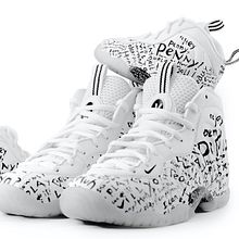 Nike “Hey Penny” Foamposite. Un progetto di Product design, Illustrazione tradizionale, Design, Lettering, Tipografia e Fashion design di Rich Tu - 06.03.2022