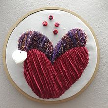 Meu projeto do curso: Tecelagem, bordado e punch needle: criação de pintura têxtil. Accessor, Design, Arts, Crafts, Embroider, Decoration, Fiber Arts, Punch Needle, Weaving, and Textile Design project by Iná Ortega - 03.07.2022