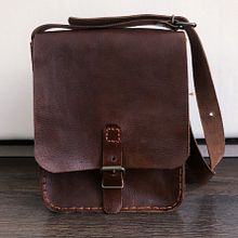 Handmade Leather Bag. Un progetto di Design, Design di accessori, Artigianato e Cucito di miro.pobox - 07.03.2022