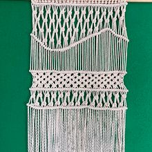 My project for course: Introduction to Macramé: Creation of a Decorative Tapestry. Un progetto di Design di accessori, Artigianato, Interior design, Interior Design, Fiber Art, Macramè e Textile Design di Joeleita Agard - 08.03.2022