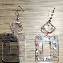 Meu projeto do curso: Design de joalheria com resina. Un projet de Création d'accessoires, Artisanat, Design de bijoux , et DIY de Filipa Vitorino - 09.03.2022
