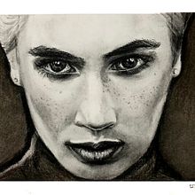 Meu projeto do curso: Retrato artístico com carvão vegetal: criando atmosferas. Traditional illustration, Fine Arts, Drawing, Portrait Drawing, Realistic Drawing, and Artistic Drawing project by Elisabete Della Rosa Pimentel - 03.08.2022