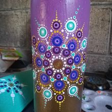 Mandala en botella reciclada, usando la técnica de puntillismo. Un proyecto de Artesanía de Marguilar Rivera - 12.03.2022