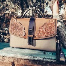 Kelly Western Bag. Accessor, and Design project by Verônica Passos - 05.23.2020