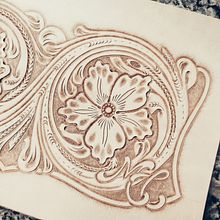 Leather Carving 2. Accessor, and Design project by Verônica Passos - 10.30.2021