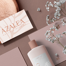AZALEA | Makeup Branding. Een project van  Br, ing en identiteit, Merkstrategie, Redactioneel ontwerp y Packaging van Chloe Ainhoa Lorente Garzón - 09.09.2020