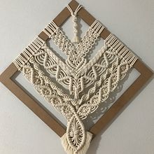 Meu projeto do curso: Introdução à tapeçaria em macramê. Un proyecto de Diseño de complementos, Artesanía, Tejido, Macramé y Diseño textil de Elaine Plotegher Coradini - 24.03.2022