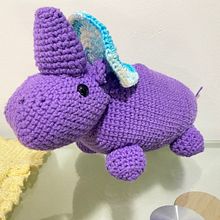 Mi Rey Rino. Arts, Crafts, To, Design, Fiber Arts, DIY, Crochet, Amigurumi, and Textile Design project by Ashley González - 03.25.2022