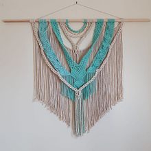 Meu projeto do curso: Introdução à tapeçaria em macramê. Design de acessórios, Artesanato, Tecido, Macramê, e Design têxtil projeto de Patricia Ribeiro - 23.03.2022