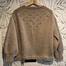 Mi Proyecto del curso: Introducción al punto con agujas circulares - Jersey Butterfly. Accessor, Design, Fiber Arts, Knitting, and Textile Design project by Judit - 03.27.2022