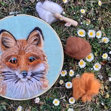 Needle felting crea ritratti con la lana. Traditional illustration project by Milena Carli - 03.25.2022