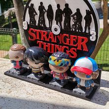 Mi Proyecto del curso:  peana muñecos +reloj stranger things. 3D, Industrial Design, Product Design, 3D Modeling, and 3D Design project by Ignacio Moragues Abin - 04.02.2022