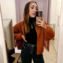 Il mio progetto! Il cardigan aperto con le frange. Grazie Estefa per le tue competenze e la tua ispirazione!. Projekt z dziedziny Projektowanie mod, DIY, Sz, dełkowanie, Wzornictwo tekst i liów użytkownika Elena Capodicasa - 03.04.2022