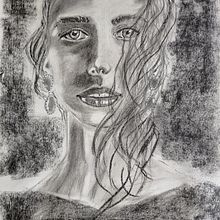 Mi Proyecto del curso: Retrato artístico al carboncillo: creando atmósferas. Un proyecto de Ilustración tradicional, Bellas Artes, Dibujo, Dibujo de Retrato, Dibujo realista y Dibujo artístico de Eugenia Rodríguez Moreiras - 06.04.2022