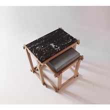 Mesa auxiliar y reposapiés Sr. Lobo. Un proyecto de Diseño, creación de muebles					 y Artesanía de Taller Piccolo - 07.04.2022
