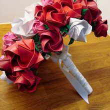 Origami Bouquet. Arts, Crafts, Jewelr, Design, and Paper Craft project by Mayumi Fukuda - 04.07.2022