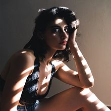 Mi Proyecto del curso: Retrato fotográfico intimista. Un proyecto de Fotografía, Fotografía de retrato, Iluminación fotográfica, Fotografía artística y Fotografía en interiores de Chiara Grandi - 07.04.2022