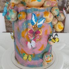 Torta caramellosa con farfalle. Design, and DIY project by Daniela Genna - 05.04.2022