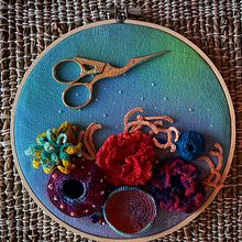 Mon projet du cours : Techniques de crochet pour représenter la vie marine. Accessor, Design, Arts, Crafts, Fiber Arts, Crochet, and Textile Design project by Christine Belin-Munier - 04.10.2022