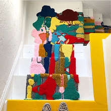 Rainbow Stair Runner. Un progetto di Fiber Art e Textile Design di Trish Andersen - 12.04.2022