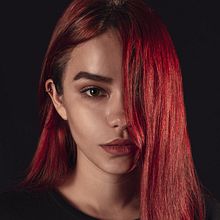 Proyecto final del curso de Adobe Photoshop para retoque de retratos - Iris Encina. Un proyecto de Fotografía, Retoque fotográfico, Post-producción fotográfica		, Fotografía de retrato, Iluminación fotográfica y Fotografía de estudio de Mateo Flaker - 10.07.2022