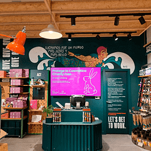 The Body Shop (Vigo). Street Art, and Traditional illustration project by Tamara Baz - 04.12.2022