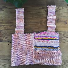 My project for course: Tapestry and Knitting for Garments and Accessories. Un progetto di Design di accessori, Artigianato, Fiber Art, DIY, Maglia, Tessitura e Textile Design di Tamanna Rahman - 12.04.2022