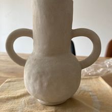 My project for course: Introduction to Colorful Patterned Ceramics. Een project van Traditionele illustratie, Ontwerp van accessoires, Craft,  Beeldende kunst y Keramiek van Maria Jimena Molina - 13.04.2022