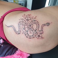 My project for course: Tattoo for Beginners. Un progetto di Design di tatuaggi e Illustrazione tradizionale di Elizabeth-Rose O'Connor - 30.03.2022