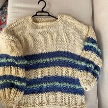 Mi Proyecto del curso: Introducción al tejido de punto de prendas oversize. Een project van Ontwerp van accessoires,  Modeontwerp, Textiel y Breien van Sophie Resano - 13.04.2022