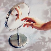 Il mio progetto del corso: Fotografia intimista: crea immagini autentiche e suggestive. Photograph, Mobile Photograph, Portrait Photograph, Fine-Art Photograph, and Self-Portrait Photograph project by Aurora Pispola - 04.20.2022