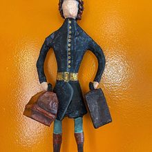 1920's Inspired Attendant Paper Mache . Un proyecto de Artesanía y Papercraft de Julie Yankovich - 22.04.2022