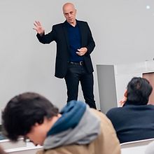 Conferencia "El moderno Storytelling" Universidad de Lima. Un progetto di Cinema, video e TV di Daniel Tubau - 25.04.2022