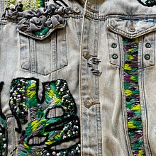 Mi Proyecto del curso: Bordado creativo: revolución a puntadas: Campera de Jean. Un proyecto de Creatividad, Bordado y Diseño textil de Maria Lucrecia Barzola Sartor - 26.04.2022