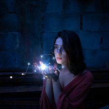 Retrato con fusión de luces. Lighting Design, Design, Graphic Design, Photo Retouching, Portrait Photograph, Photographic Lighting, and Photomontage project by Carlota Rodríguez - 04.28.2022