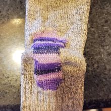 I love my wool socks: two different mendng methods. Un proyecto de Diseño y Artesanía de Andrea Gibson - 03.05.2022